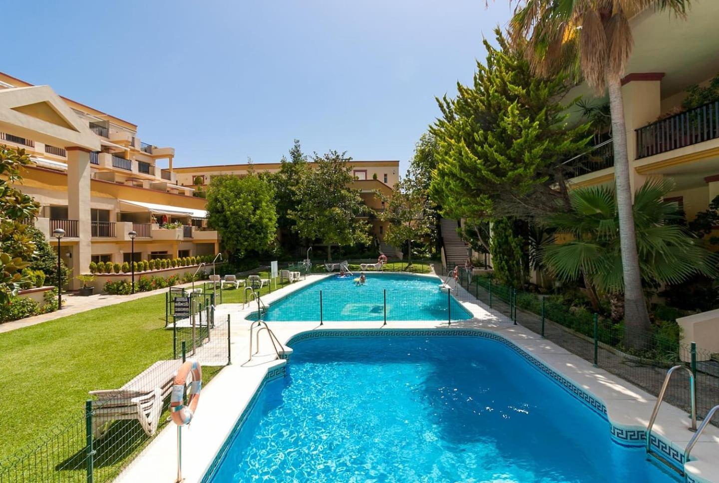 OleHolidays 601 Romana Playa junto al mar Apartment Marbella Bagian luar foto